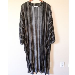 Carly Jean Los Angeles Milani Black Kimono